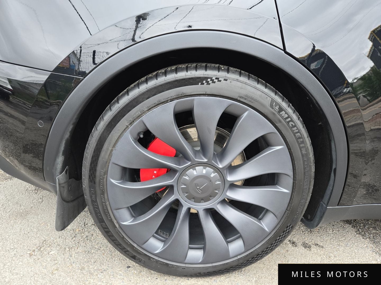 Tesla Model Y 2022 — миниатюра 8