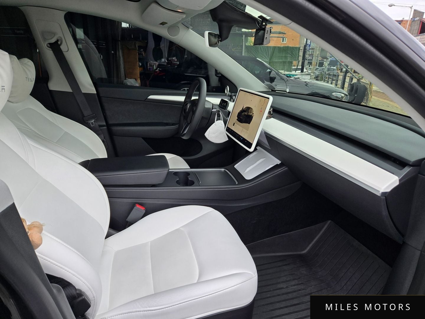Tesla Model Y 2022 — миниатюра 11
