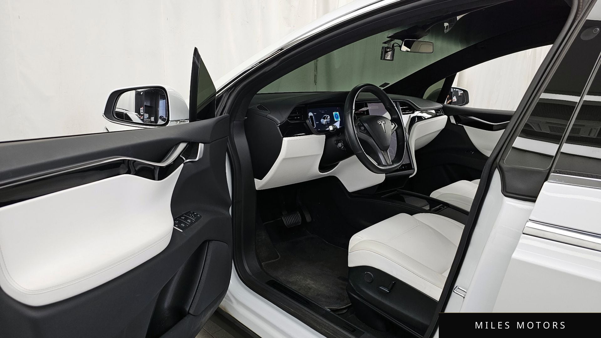 Tesla Model X 2019 — миниатюра 10