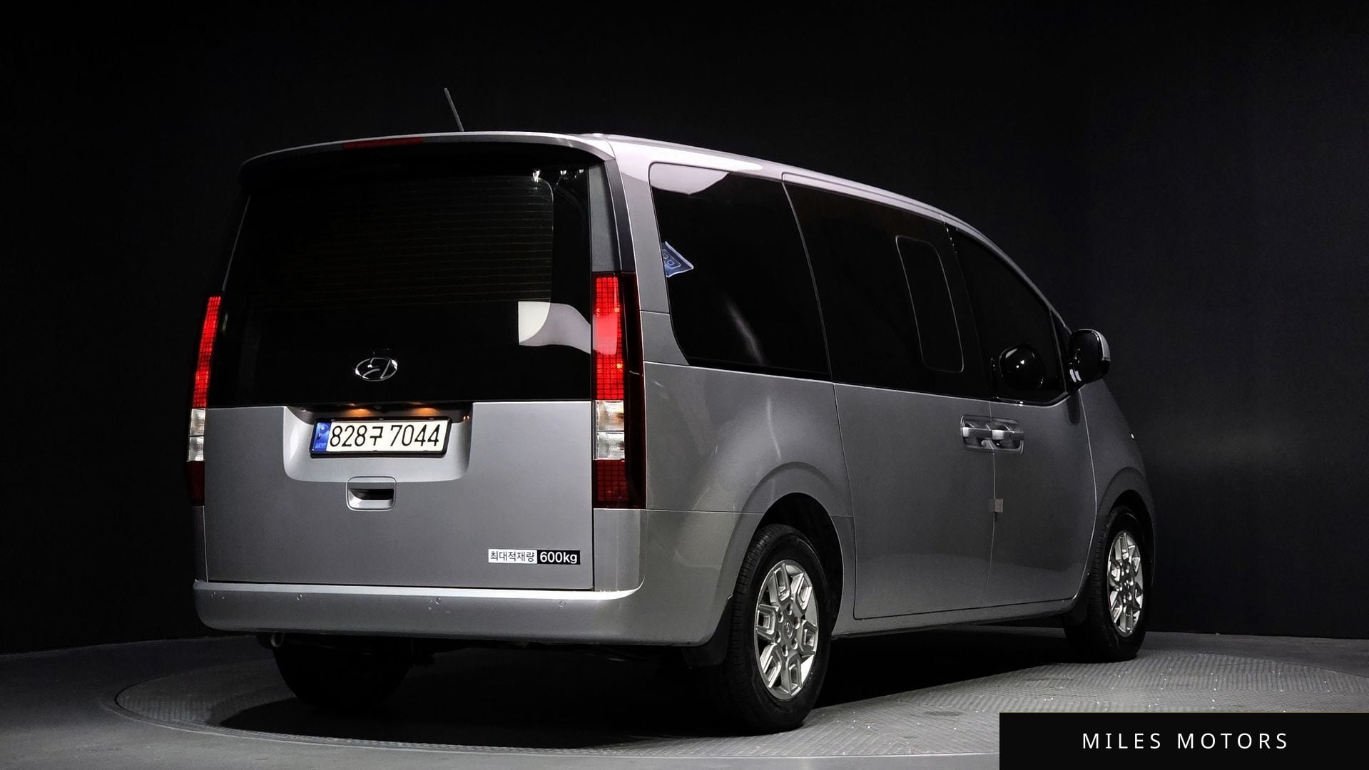Hyundai Staria 2024 — миниатюра 2