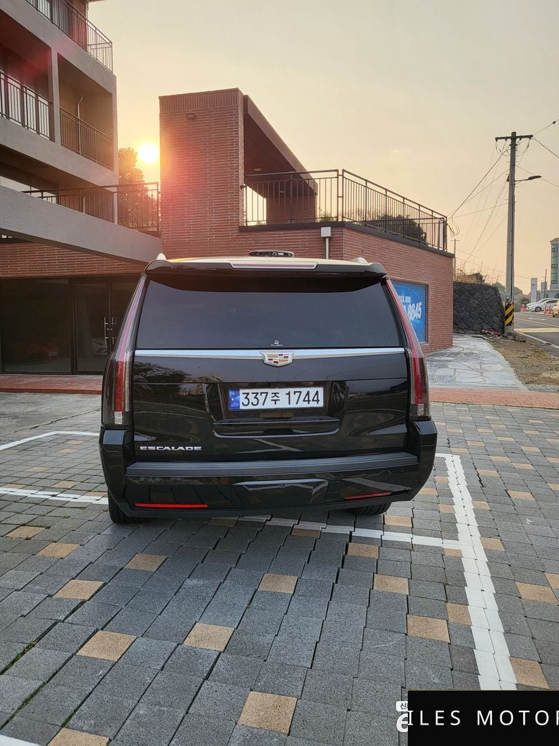 Cadillac Escalade 2018 — миниатюра 4