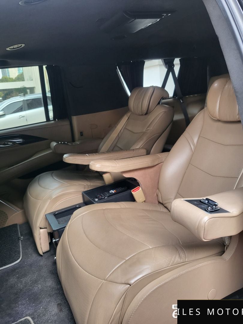 Cadillac Escalade 2018 — миниатюра 9