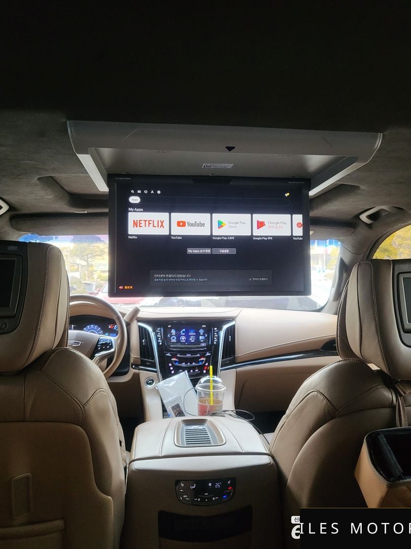 Cadillac Escalade 2018 — миниатюра 10