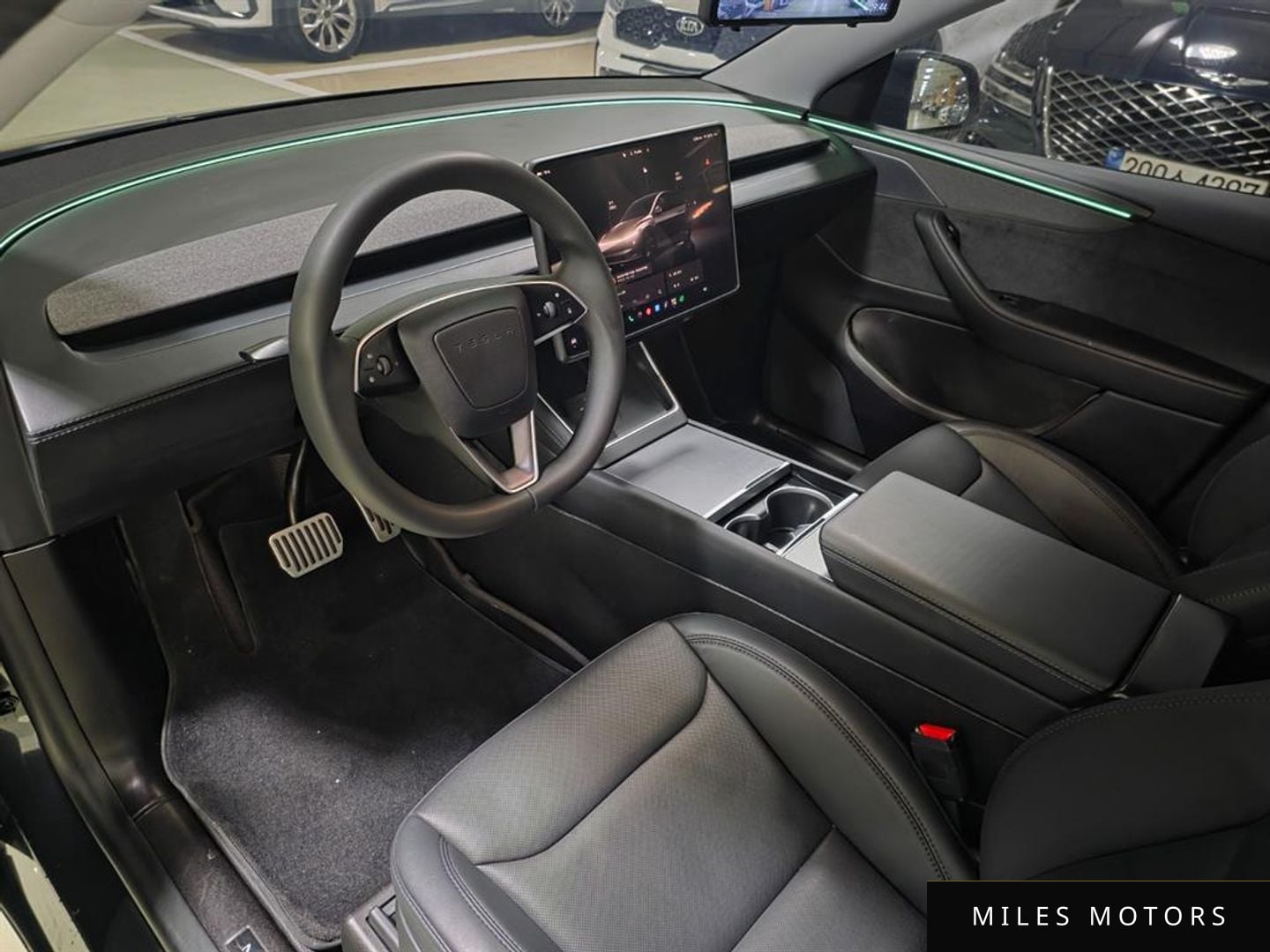 Tesla Model Y 2025 — миниатюра 12