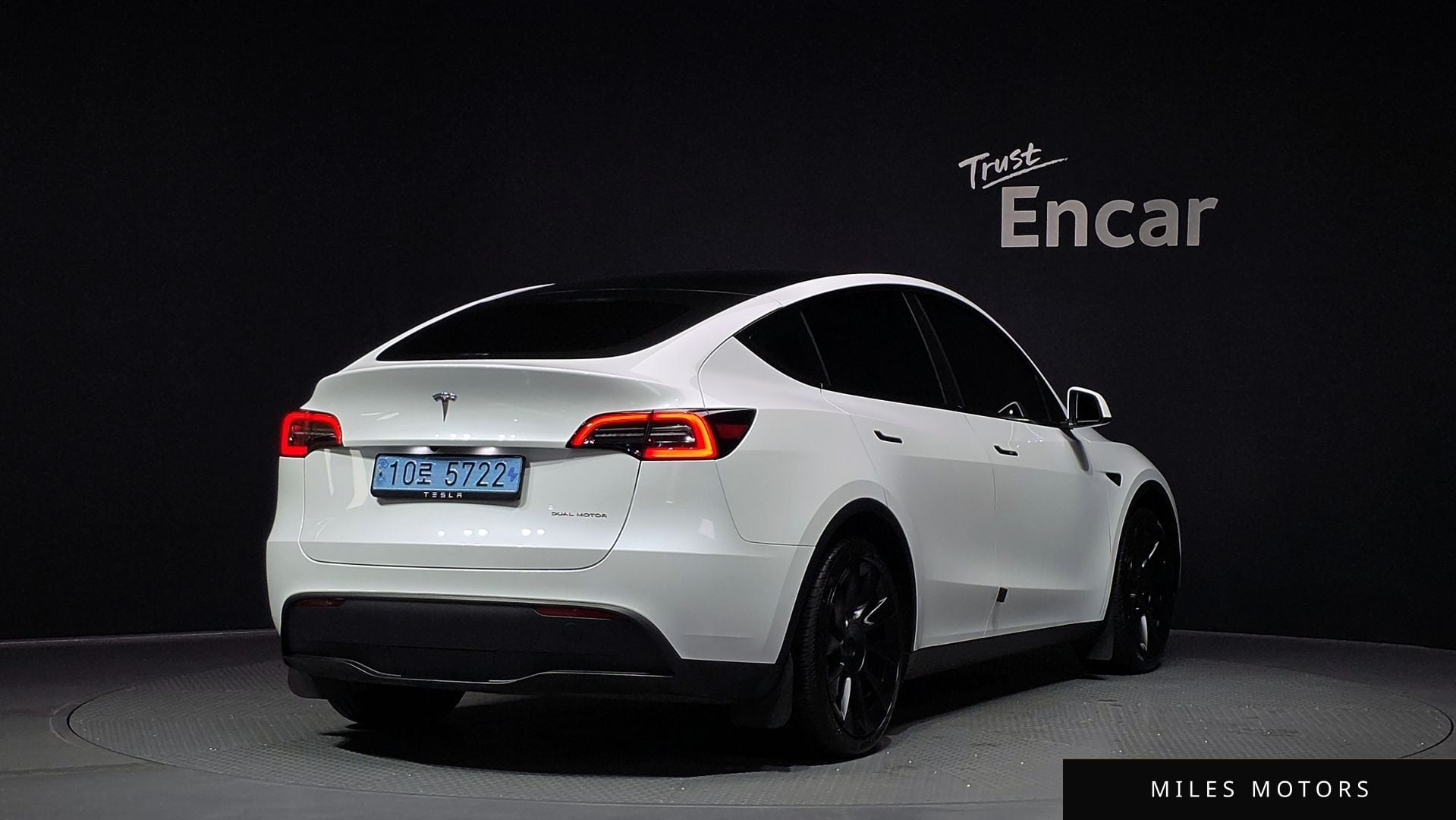 Tesla Model Y 2024 — миниатюра 2