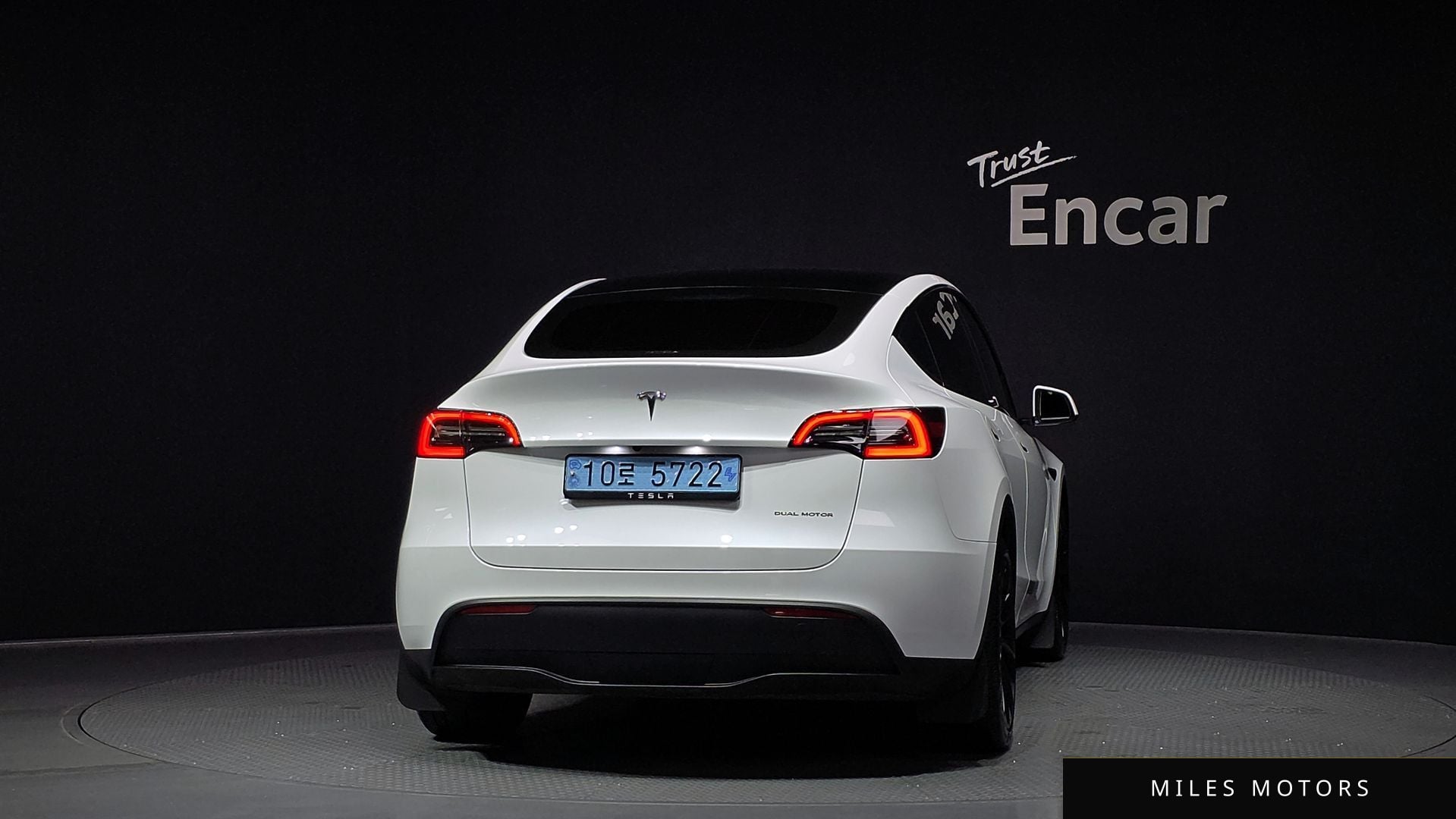 Tesla Model Y 2024 — миниатюра 4
