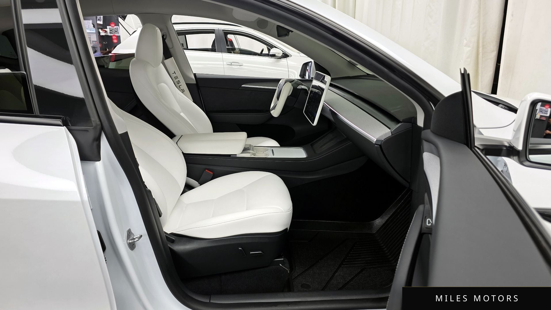 Tesla Model Y 2024 — миниатюра 11