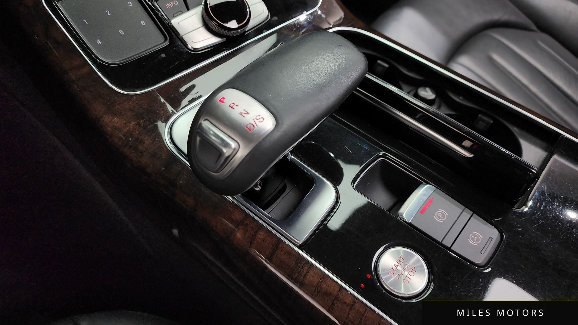 Audi A8 2014 — миниатюра 9