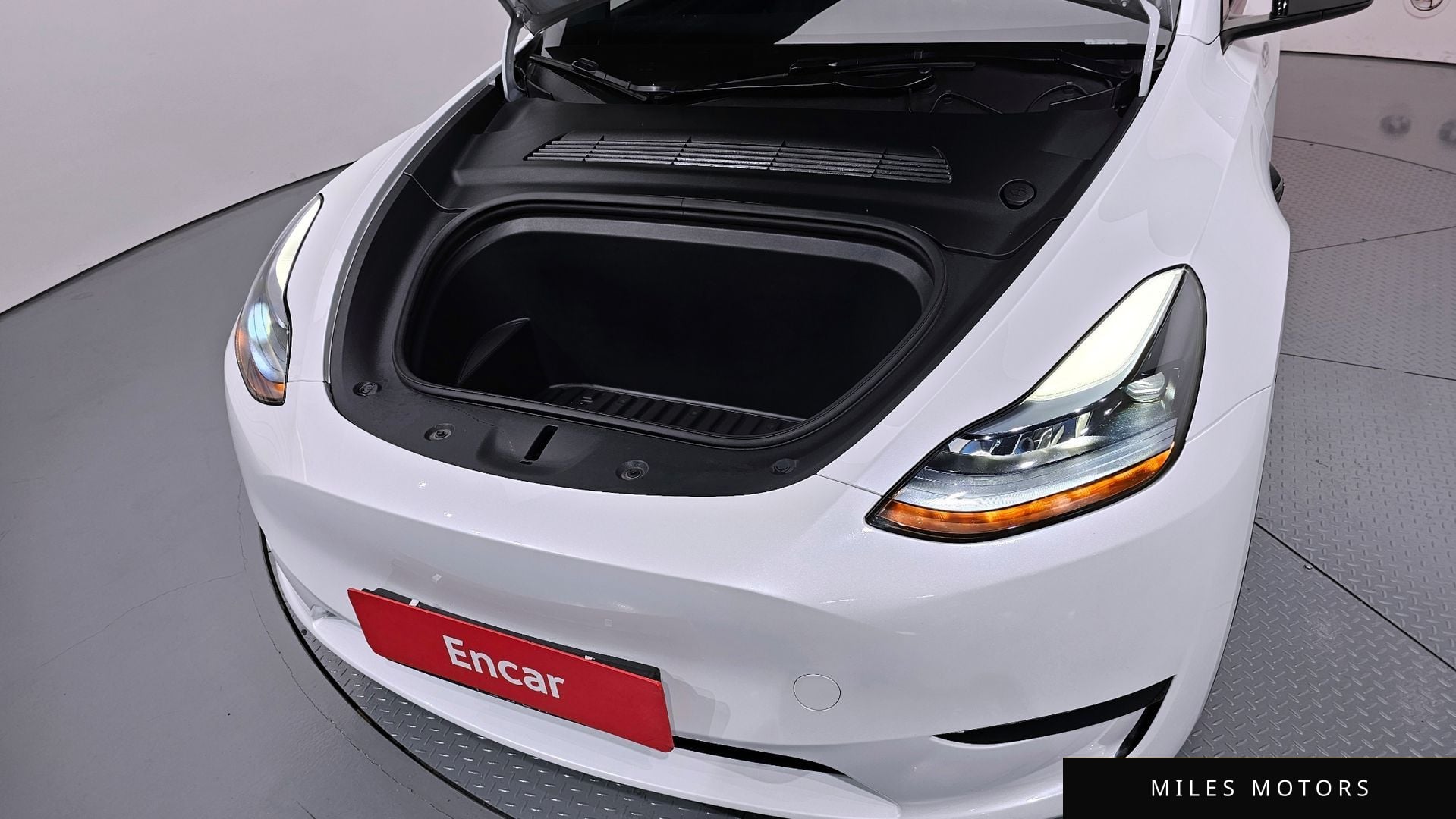 Tesla Model Y 2023 — миниатюра 6