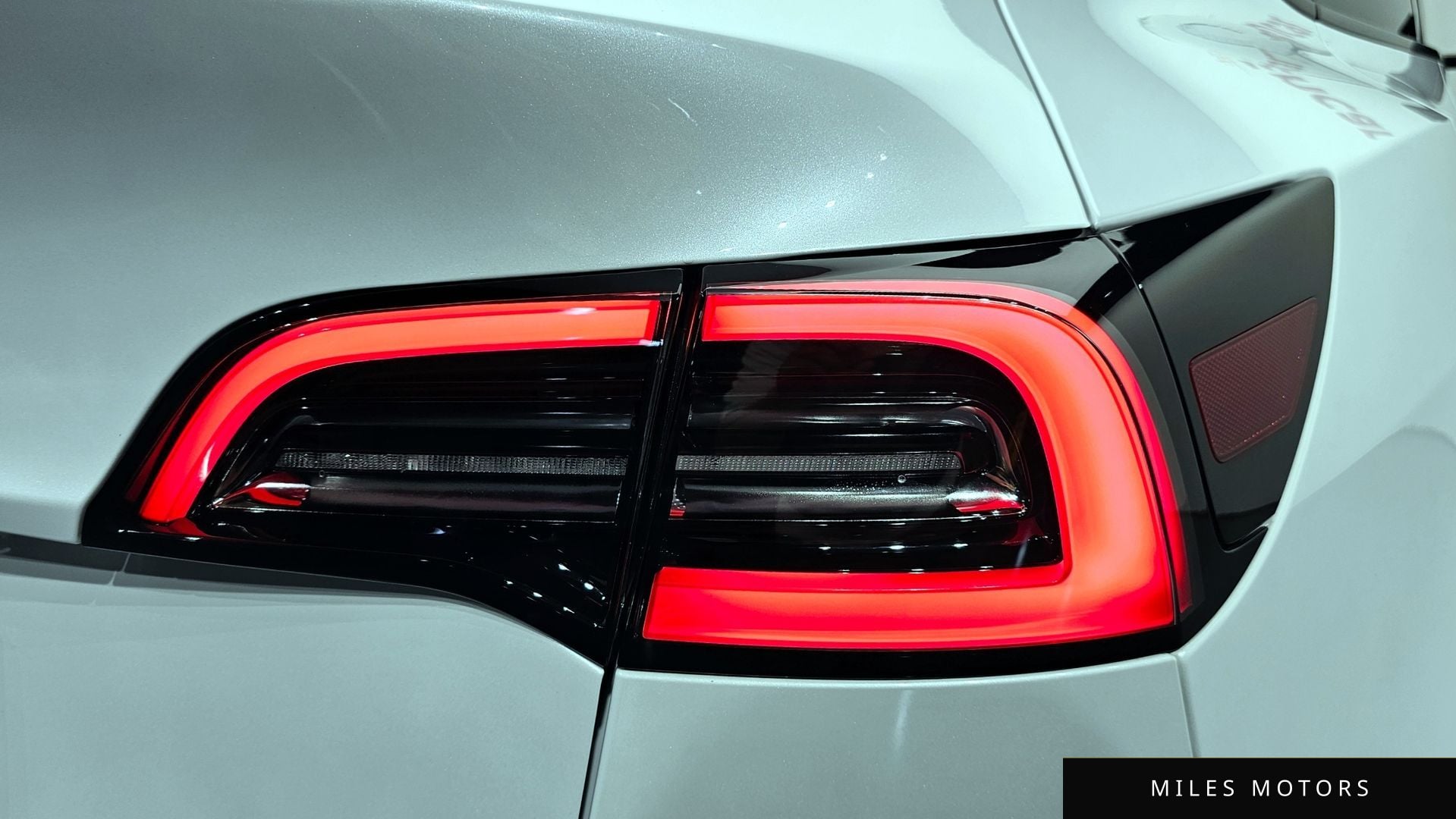 Tesla Model Y 2023 — миниатюра 9