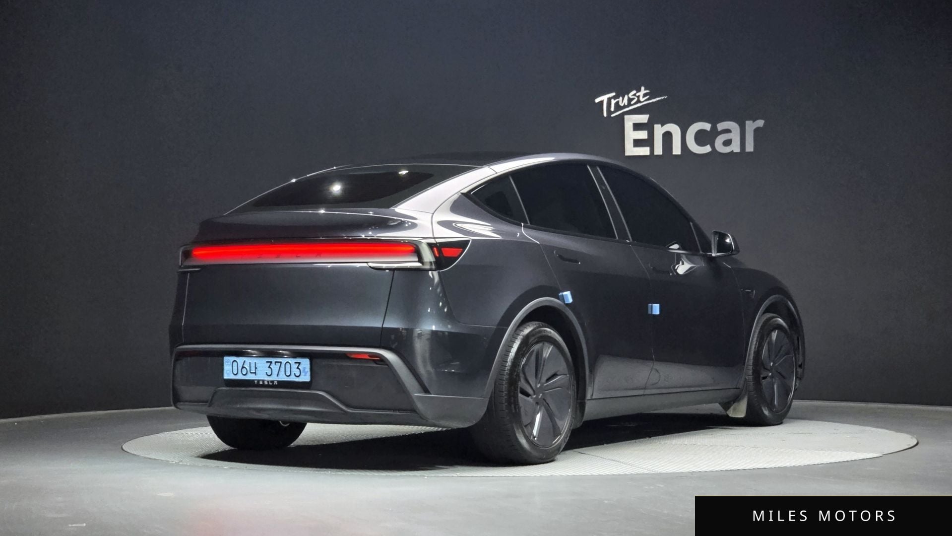 Tesla Model Y 2025 — миниатюра 2