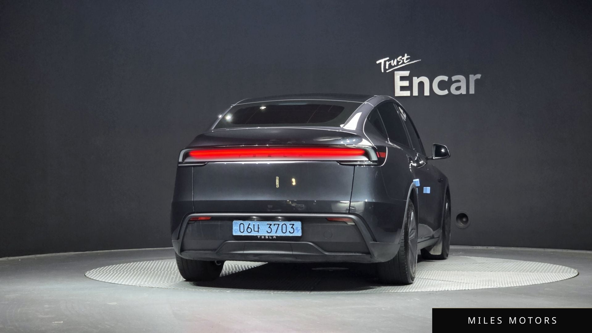 Tesla Model Y 2025 — миниатюра 4