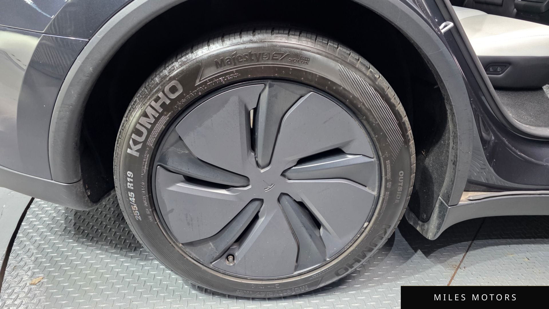 Tesla Model Y 2025 — миниатюра 5
