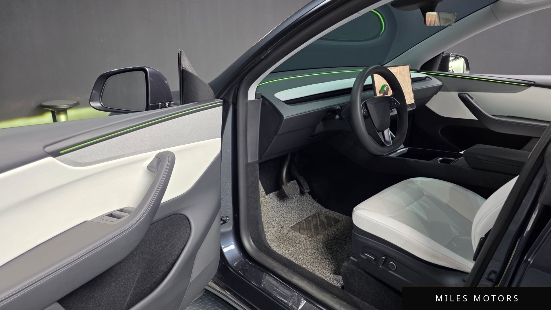 Tesla Model Y 2025 — миниатюра 10