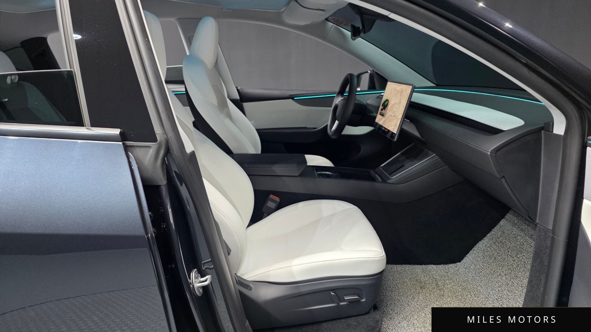 Tesla Model Y 2025 — миниатюра 11