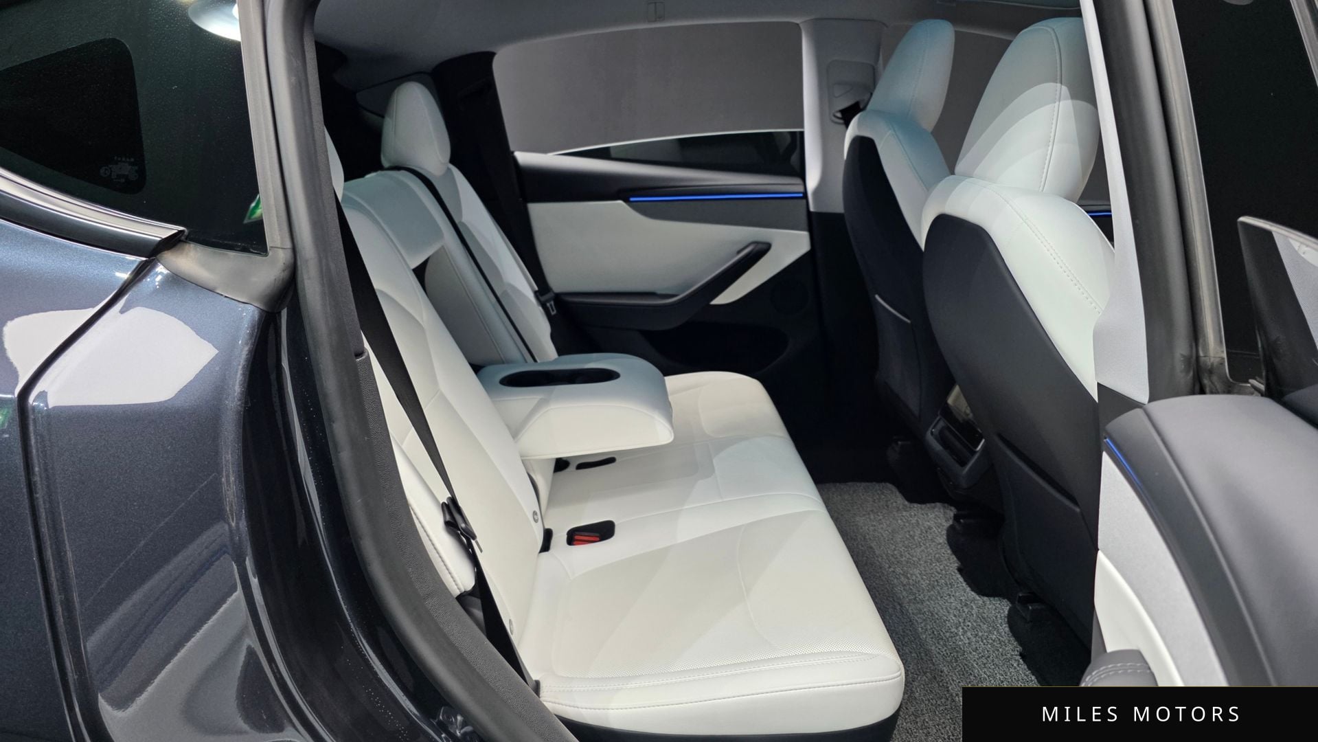 Tesla Model Y 2025 — миниатюра 12