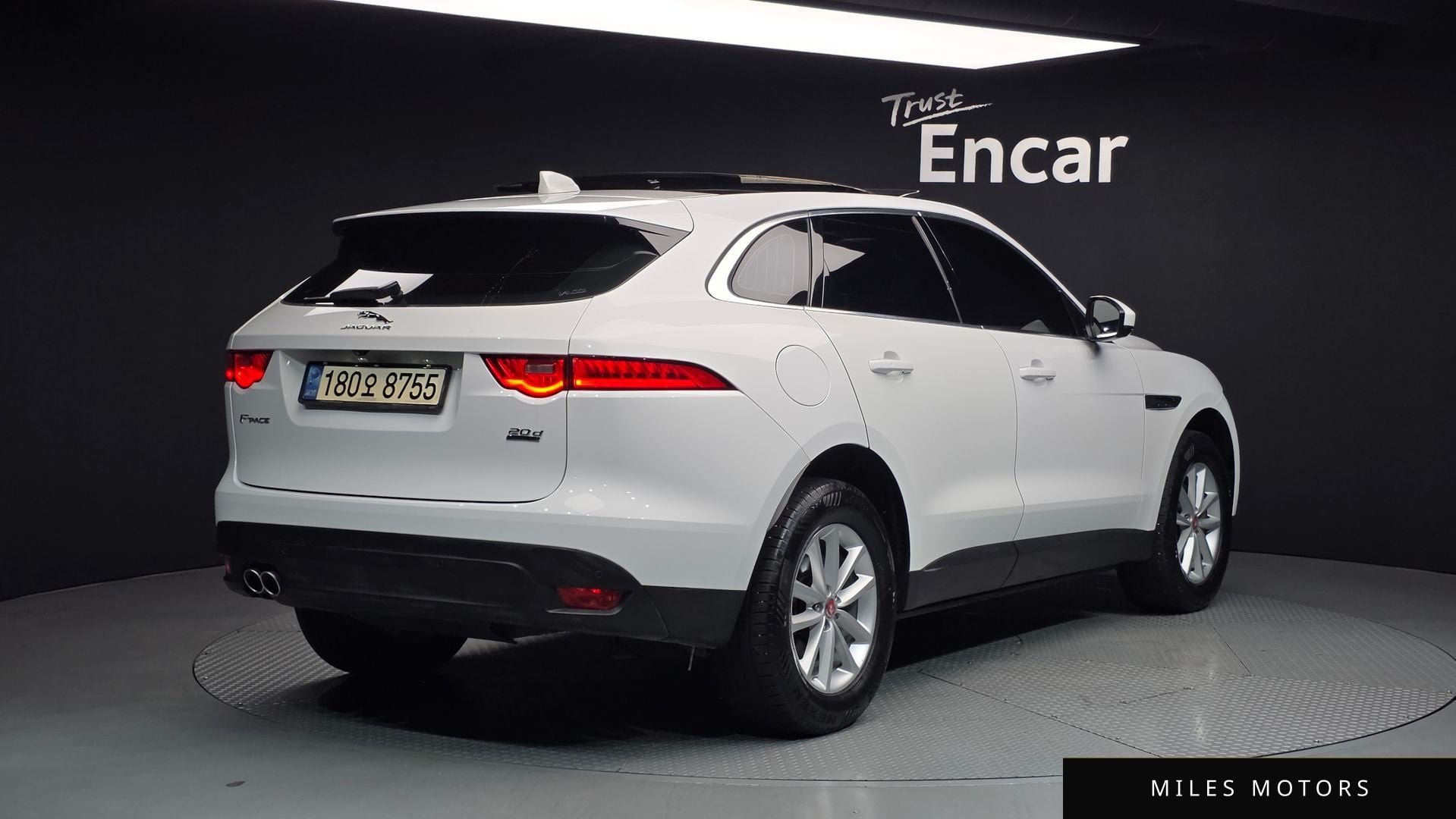 Jaguar F-PACE 2018 — миниатюра 2
