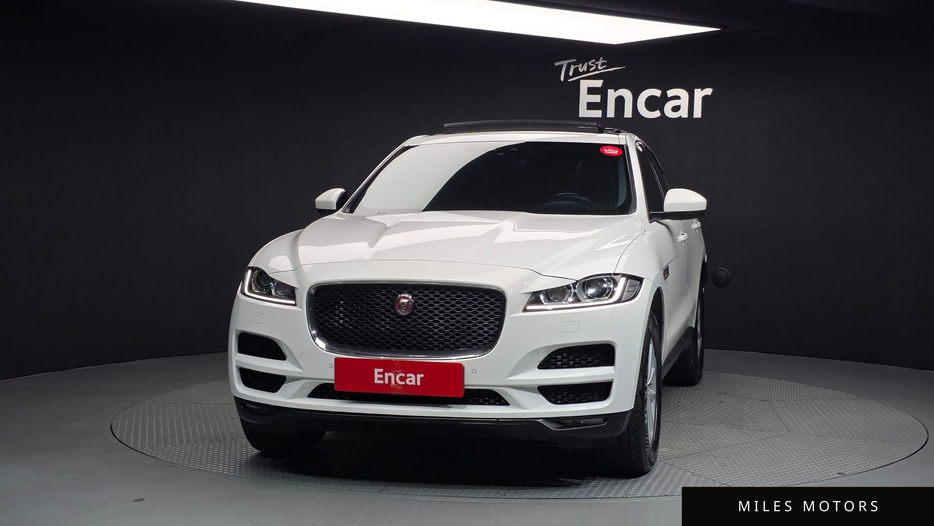 Jaguar F-PACE 2018 — миниатюра 3