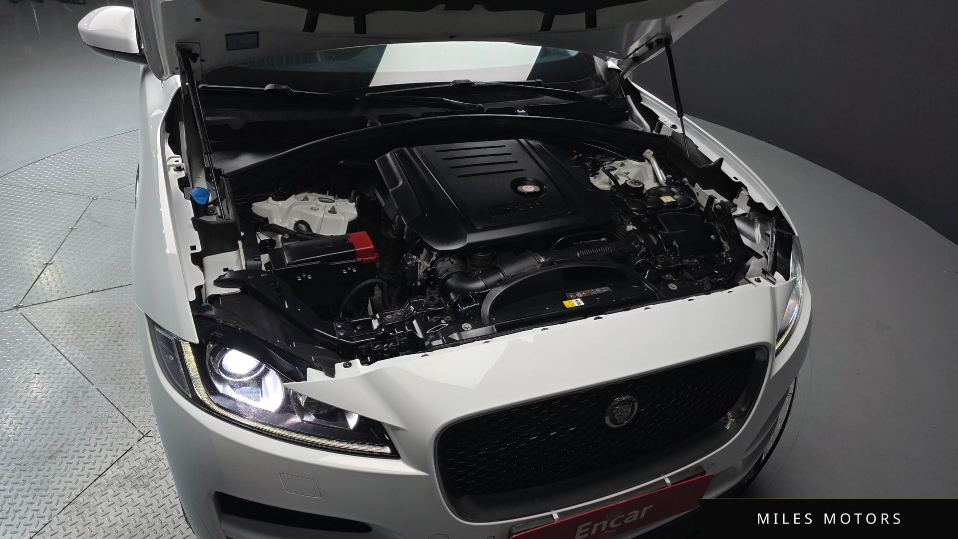 Jaguar F-PACE 2018 — миниатюра 6