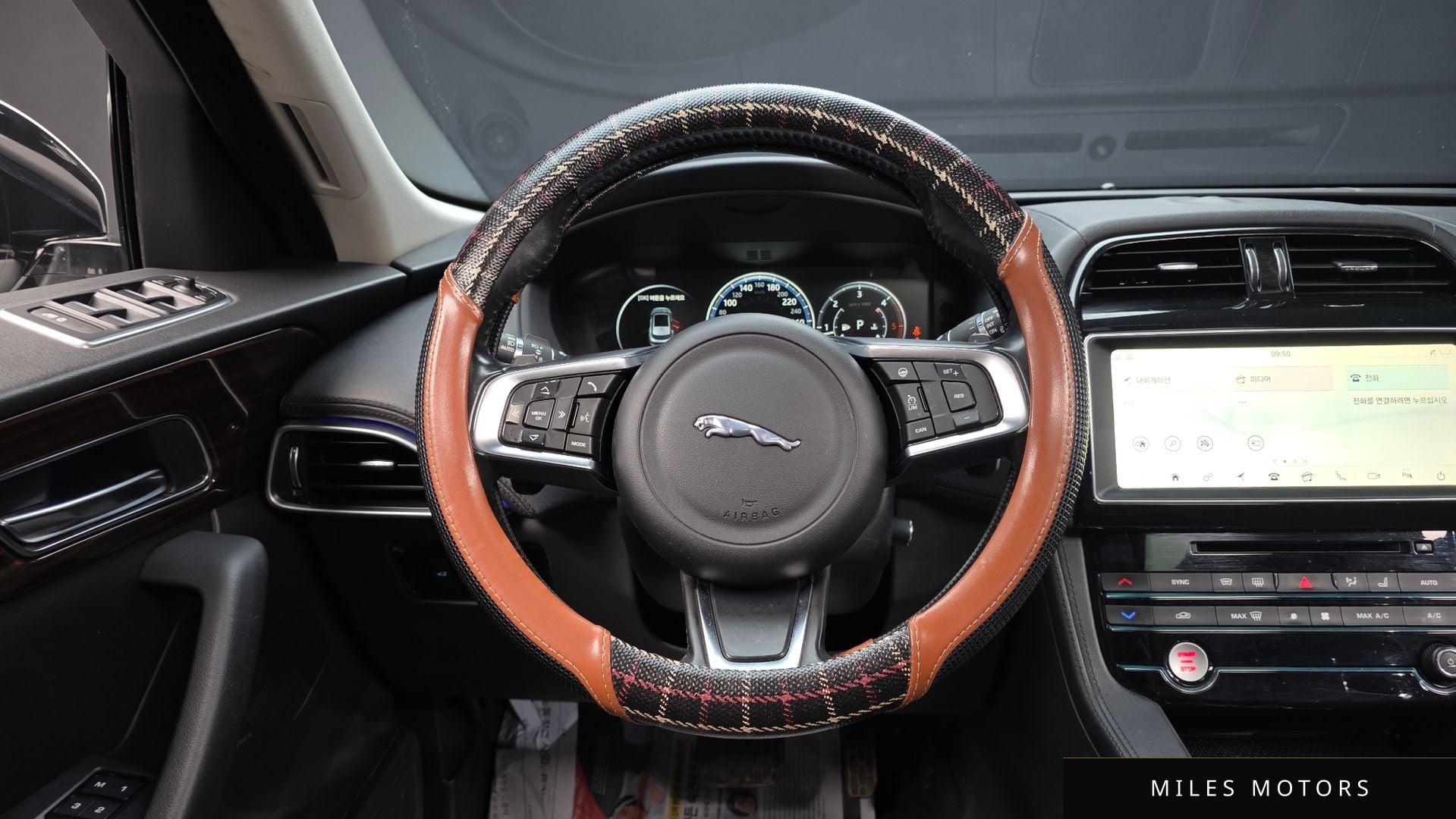 Jaguar F-PACE 2018 — миниатюра 12