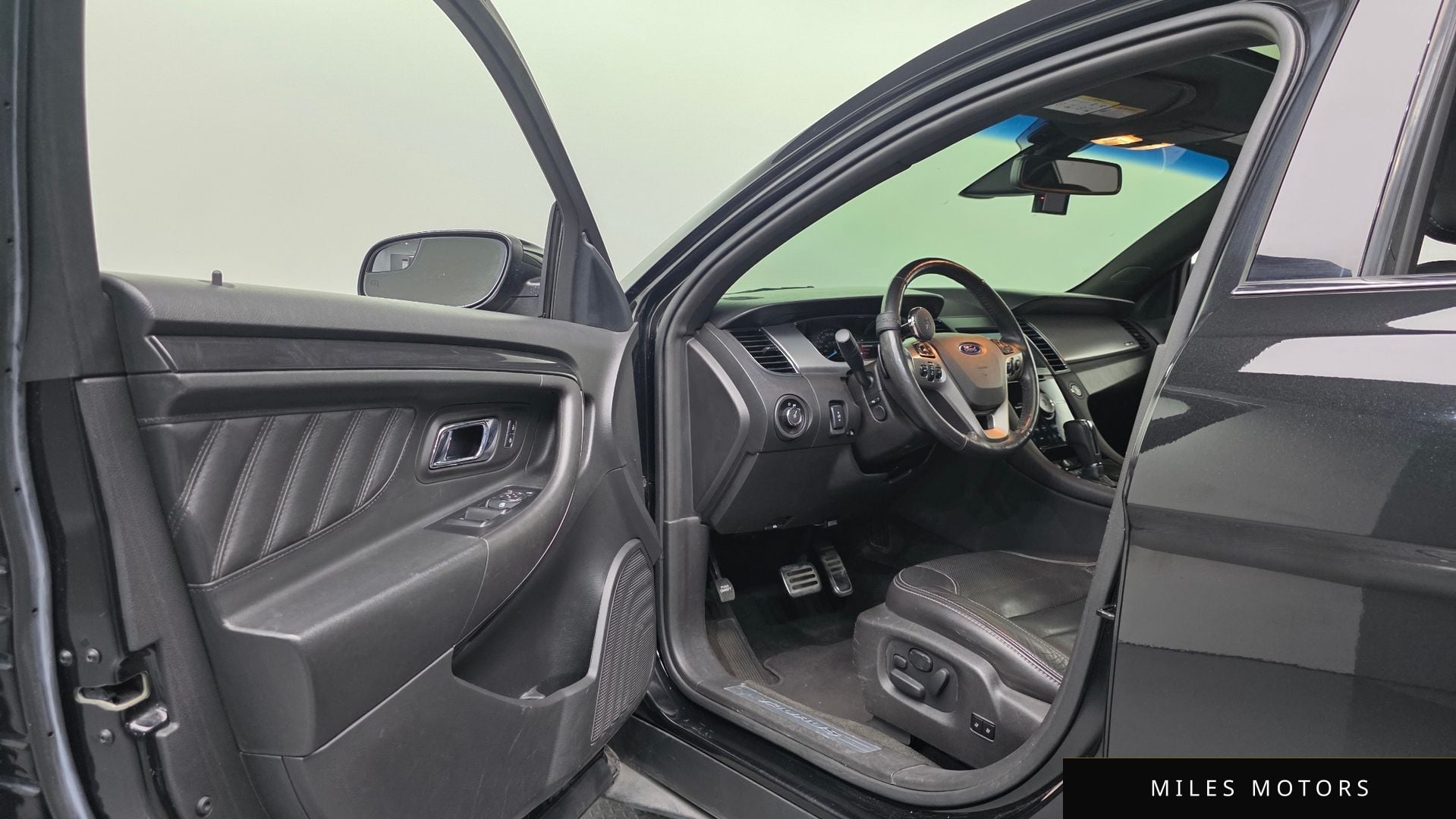 Ford Taurus 2015 — миниатюра 10