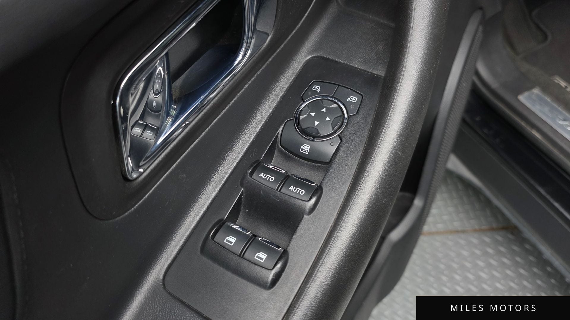 Ford Taurus 2015 — миниатюра 11