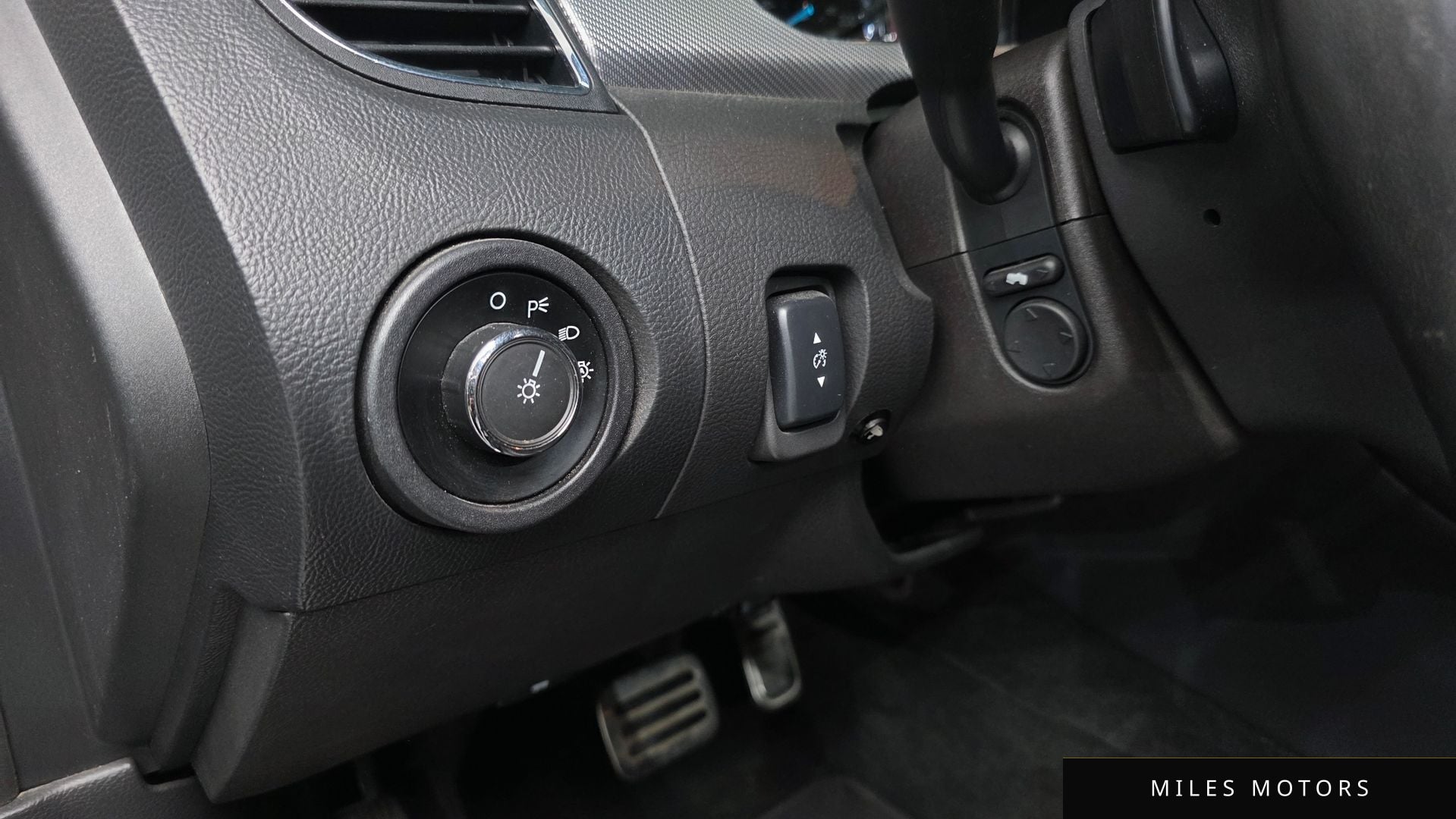 Ford Taurus 2015 — миниатюра 12