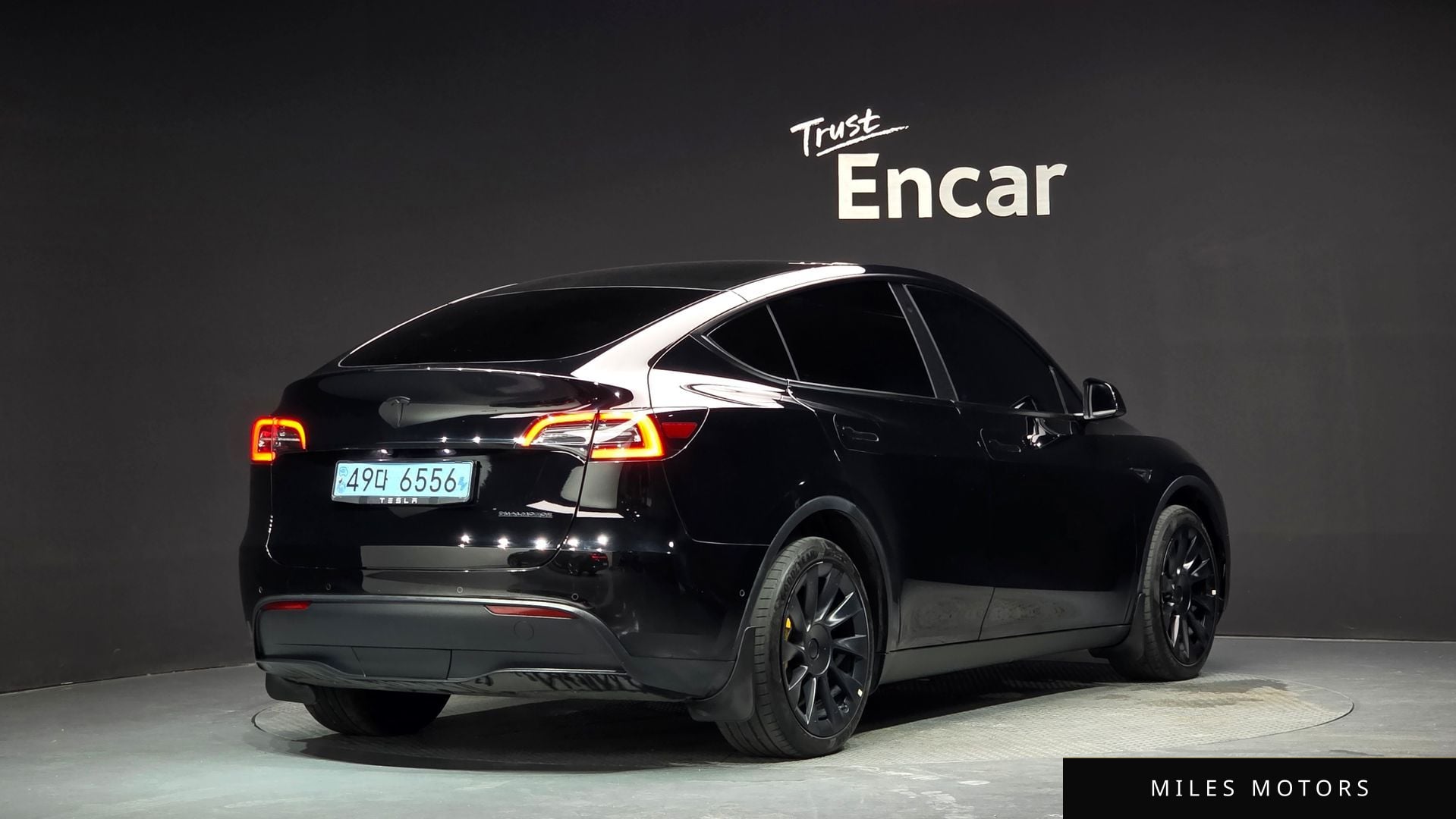 Tesla Model Y 2022 — миниатюра 2