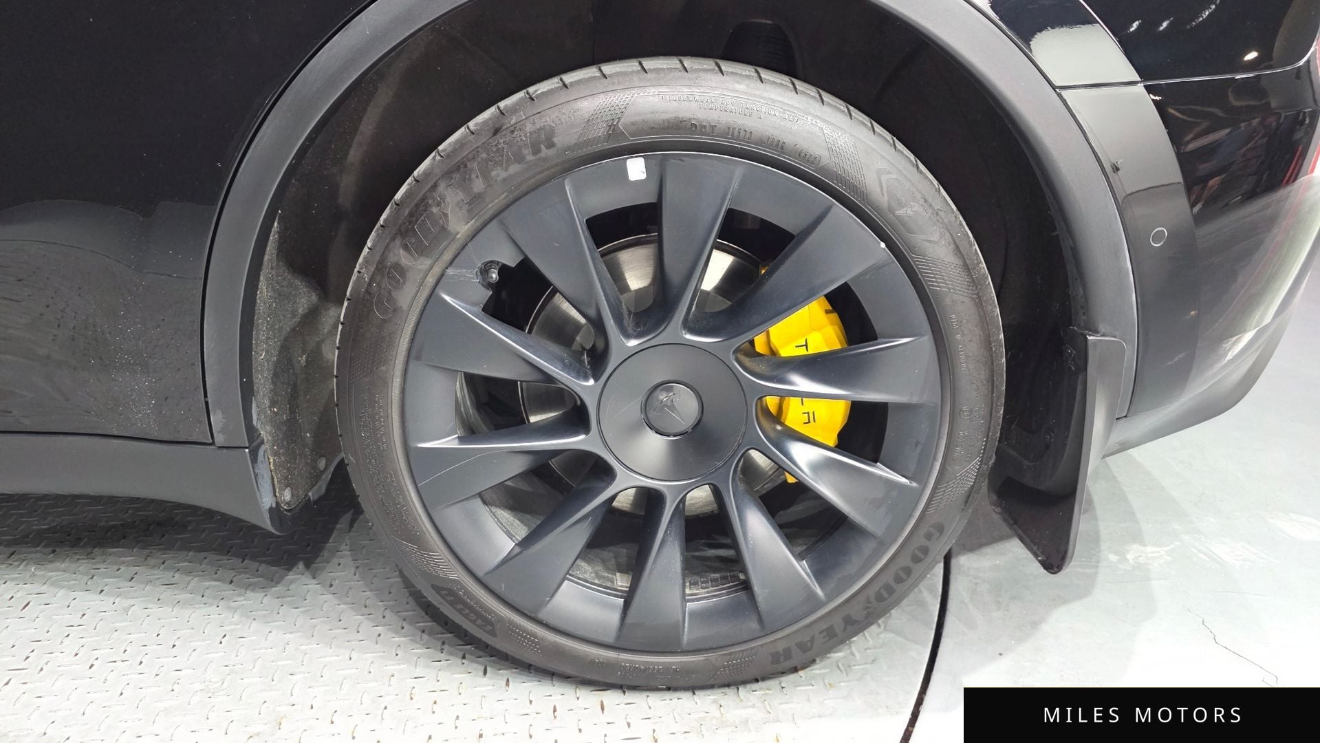 Tesla Model Y 2022 — миниатюра 7