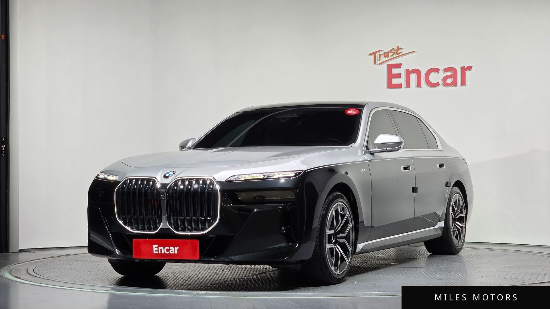 BMW 7 Series (G70) 2023 — фото 1 из 12