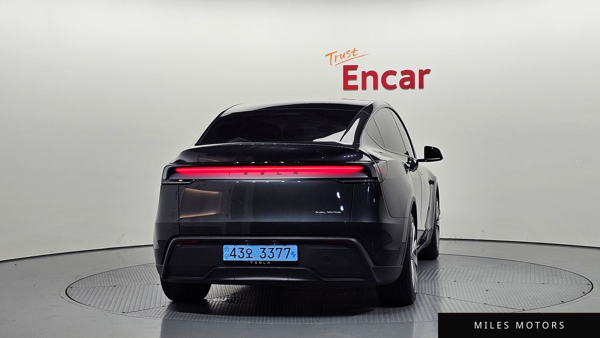 Tesla Model Y 2025 — миниатюра 4
