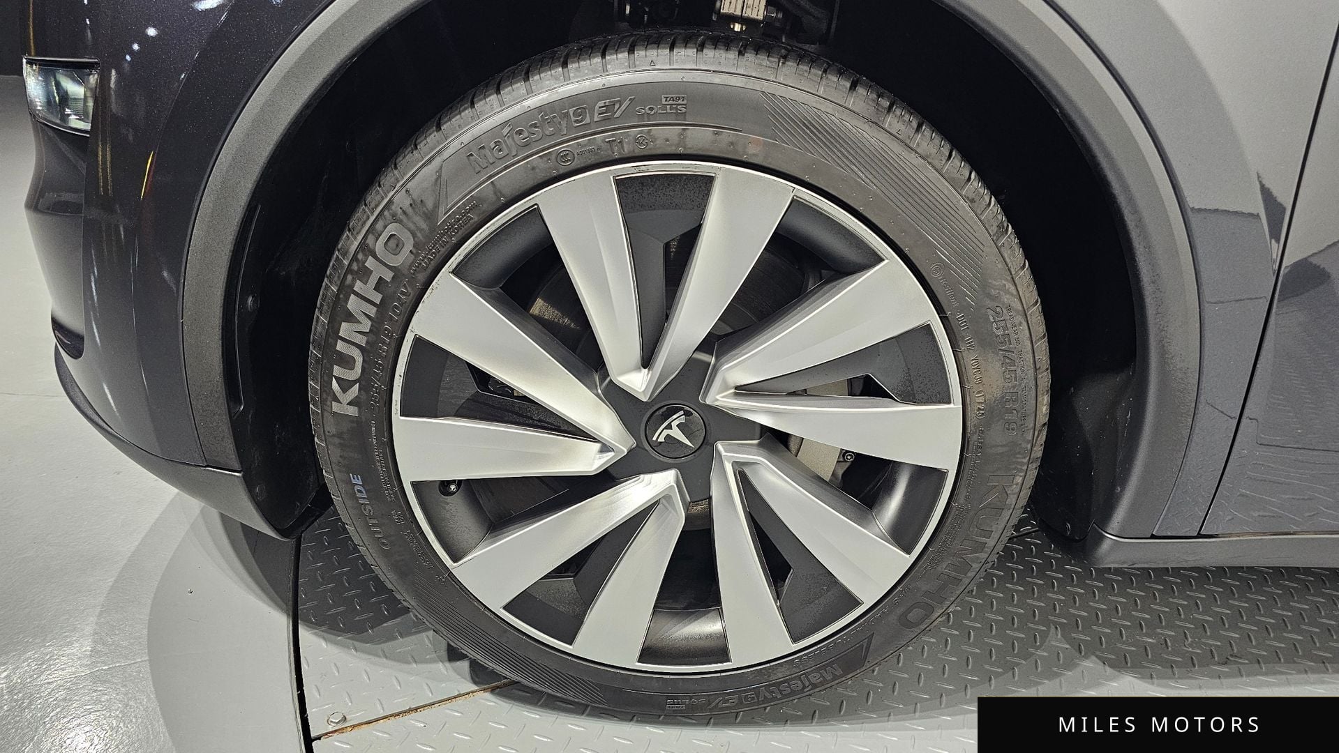 Tesla Model Y 2025 — миниатюра 5