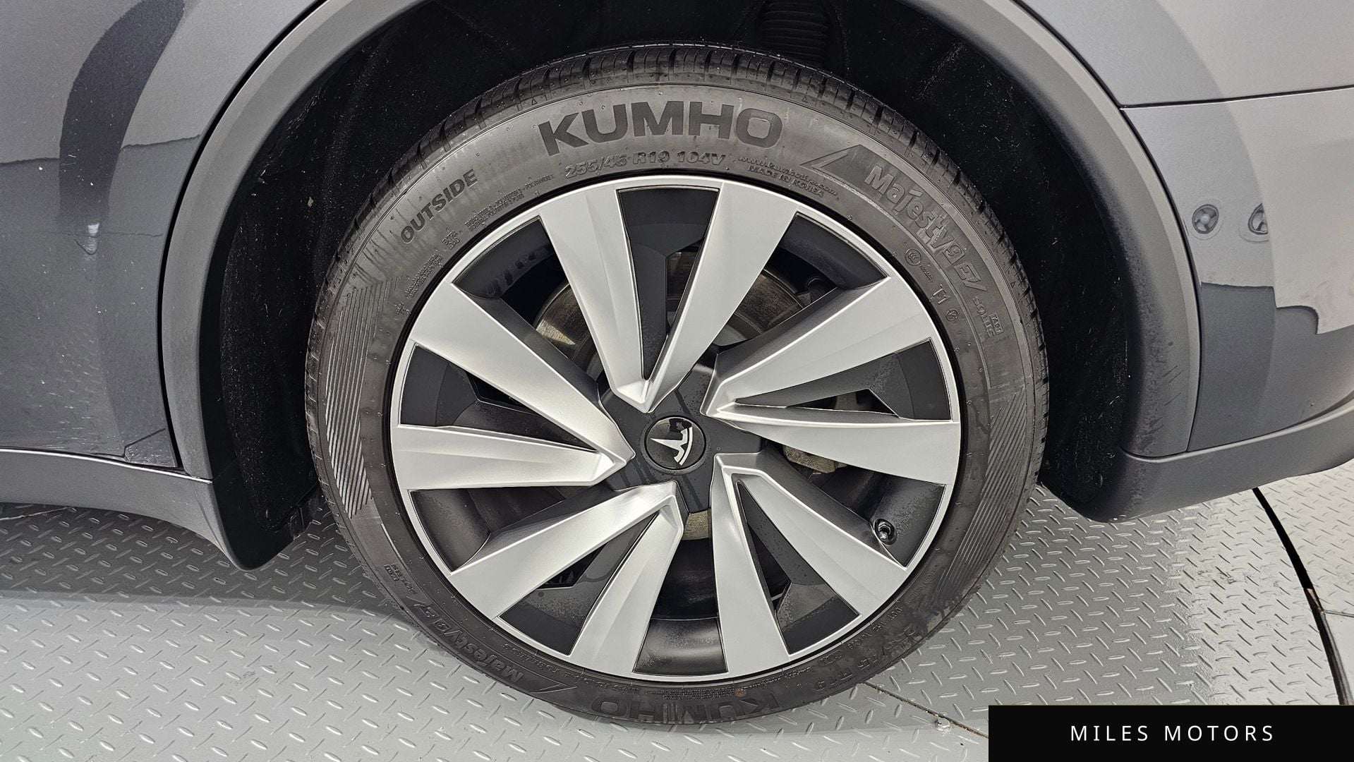 Tesla Model Y 2025 — миниатюра 7