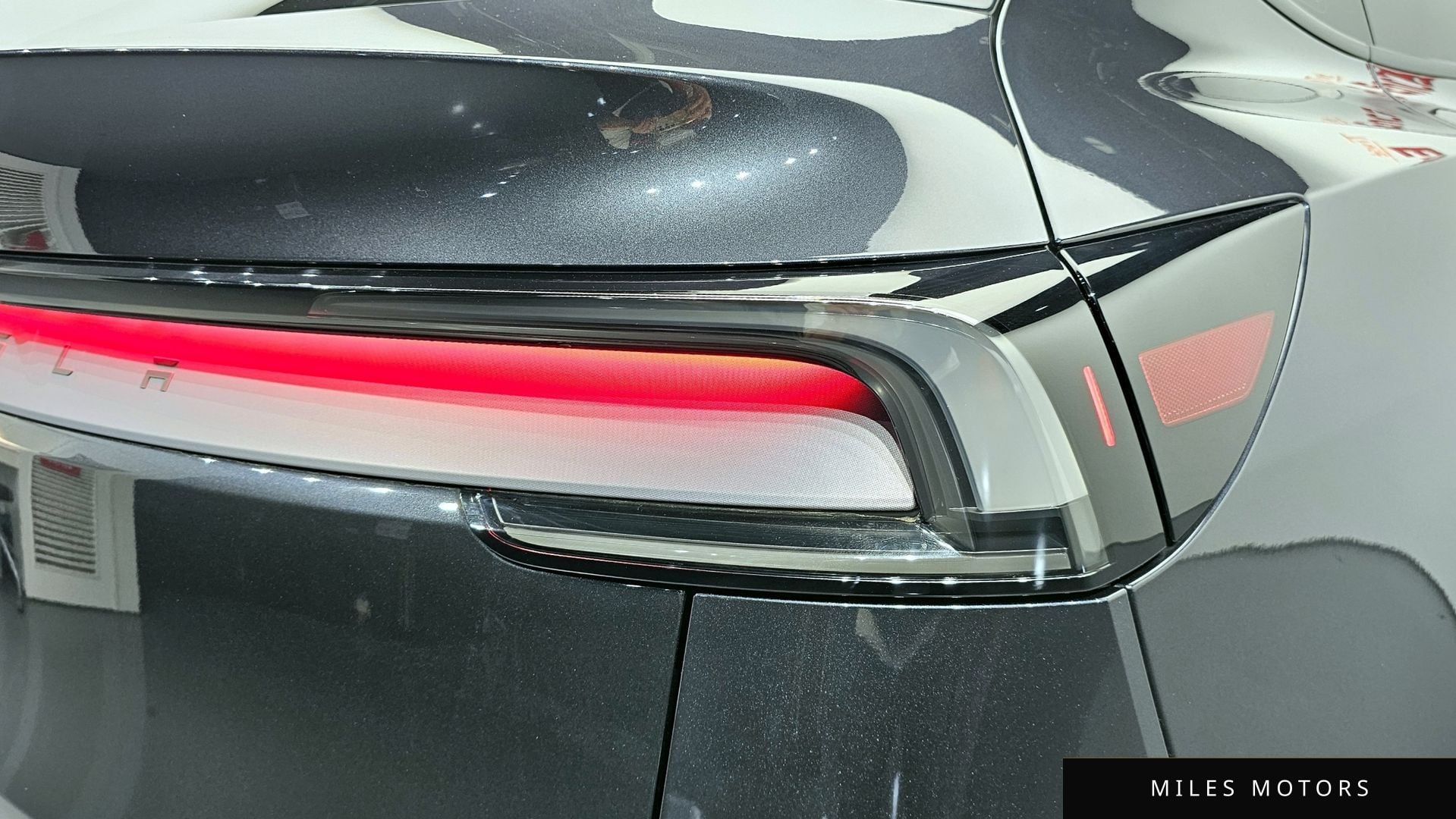 Tesla Model Y 2025 — миниатюра 9