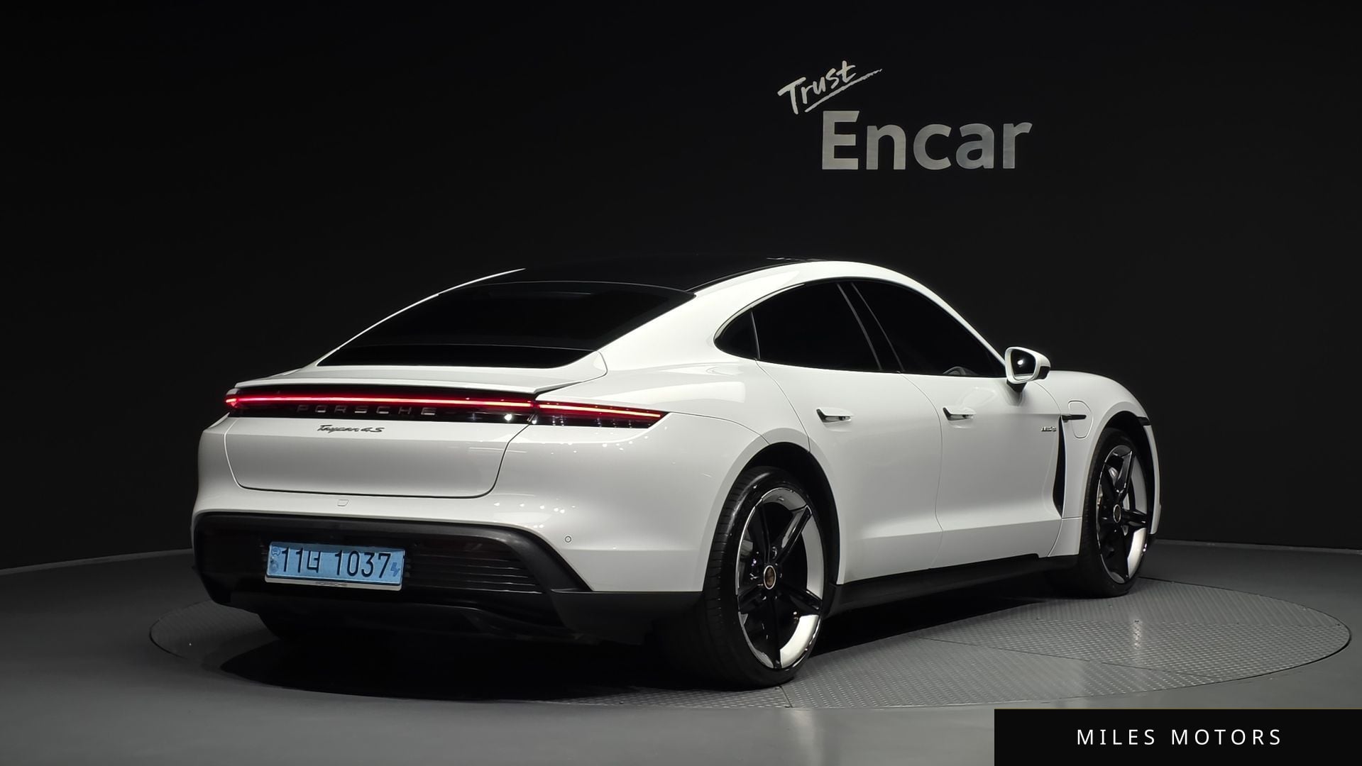 Porsche Taycan 2022 — миниатюра 2
