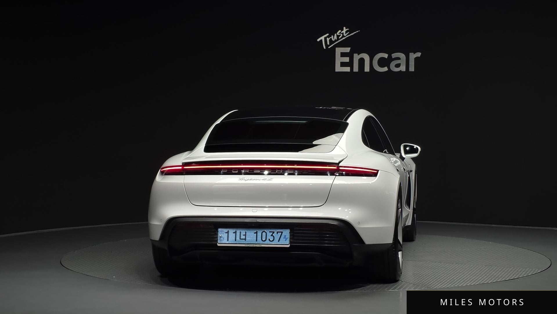 Porsche Taycan 2022 — миниатюра 4
