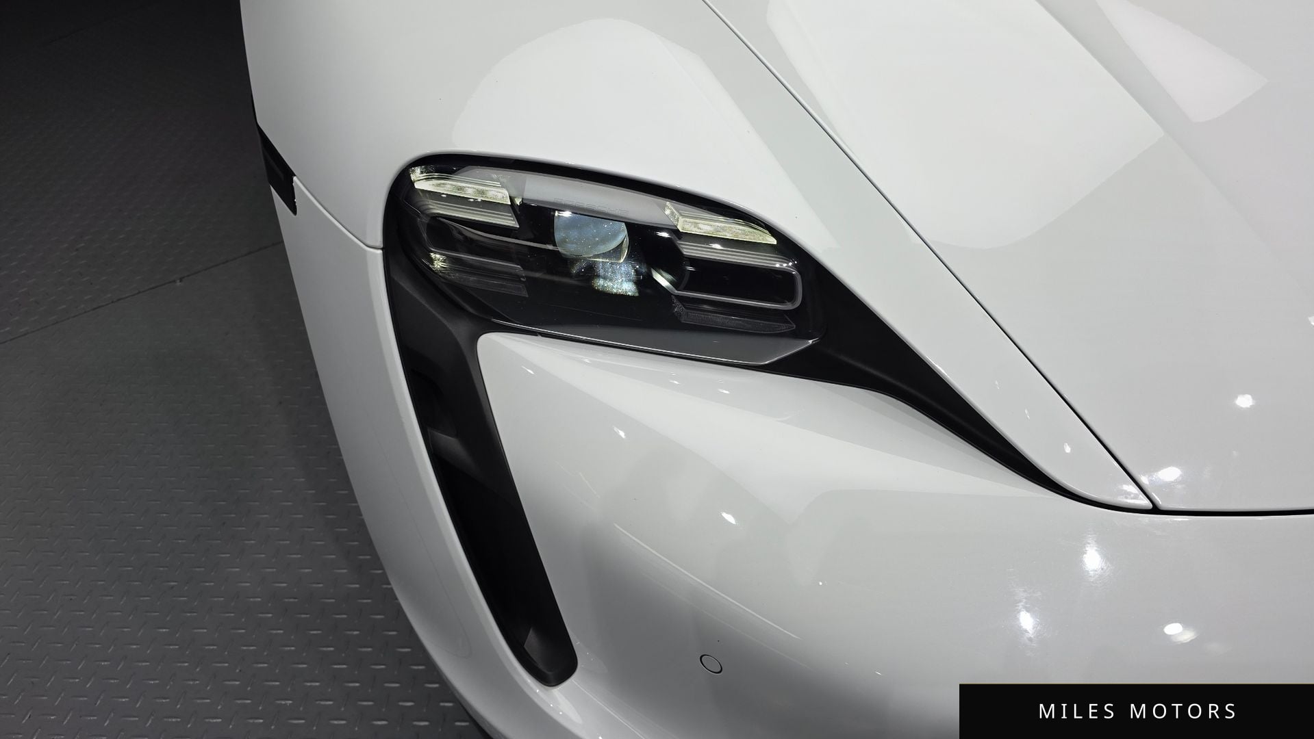 Porsche Taycan 2022 — миниатюра 8