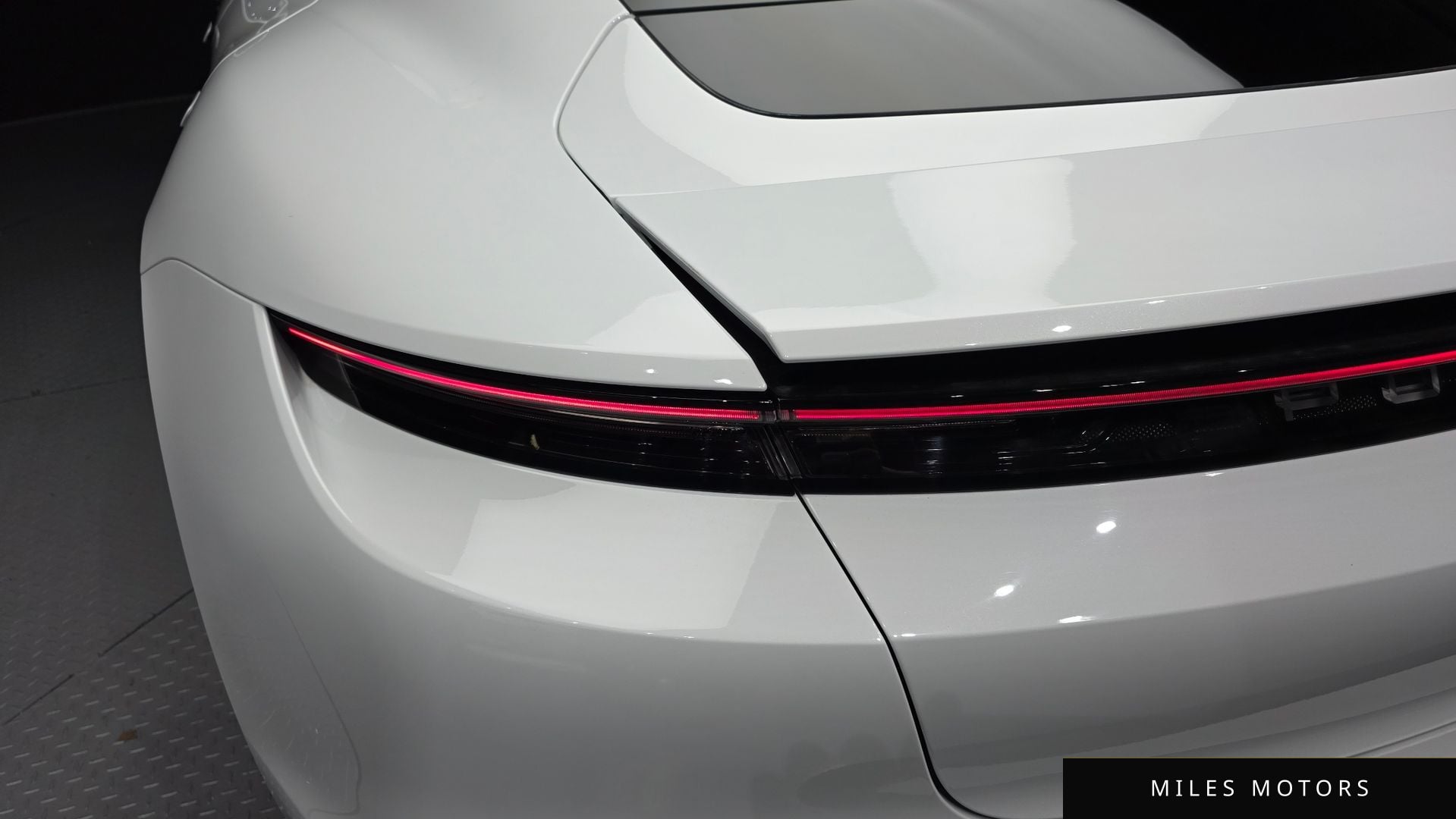 Porsche Taycan 2022 — миниатюра 9