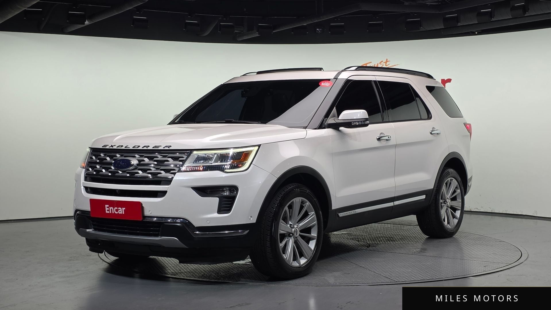 Ford Explorer 2019 — фото 1 из 12