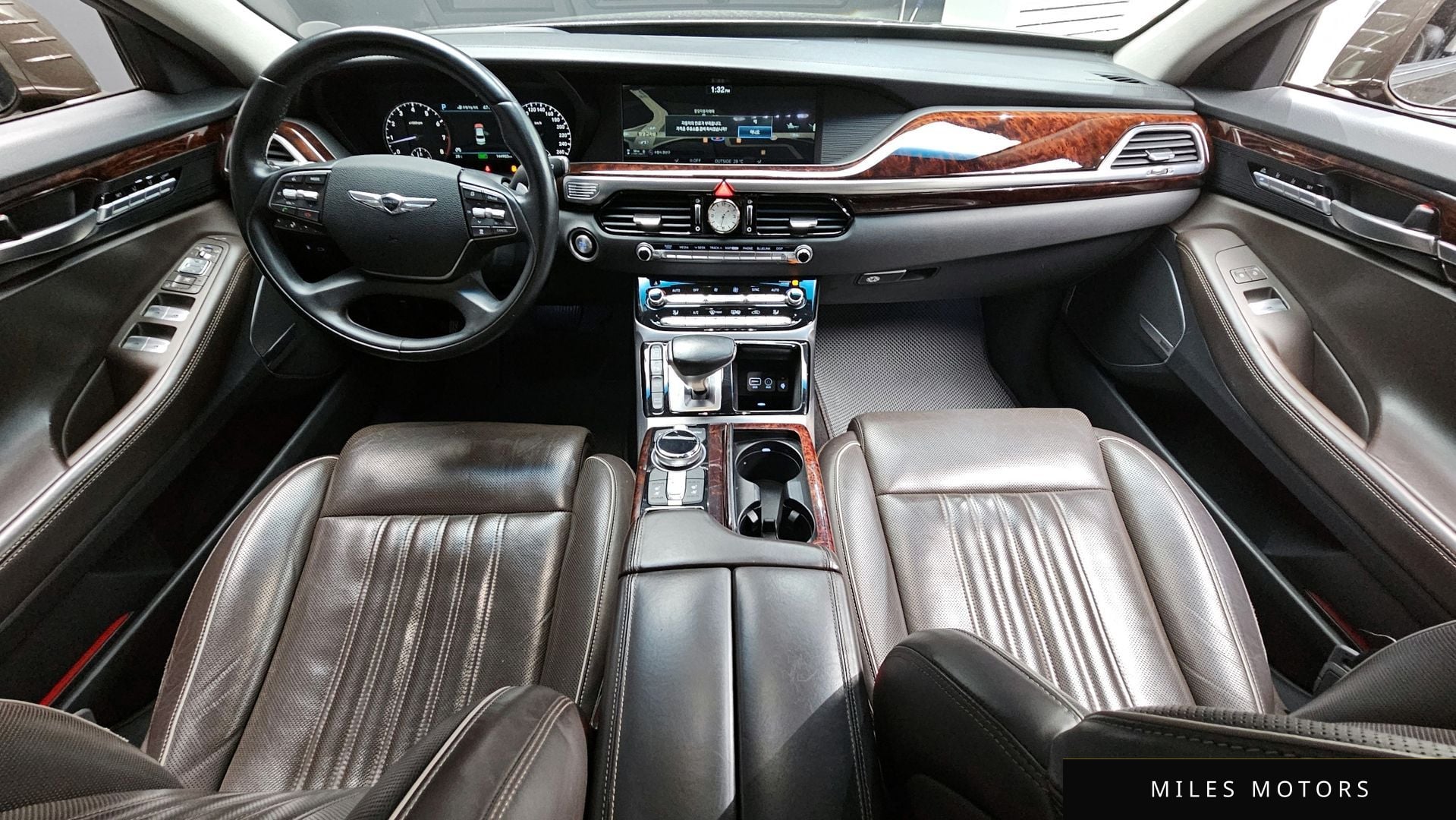 Genesis EQ900 2016 — миниатюра 10