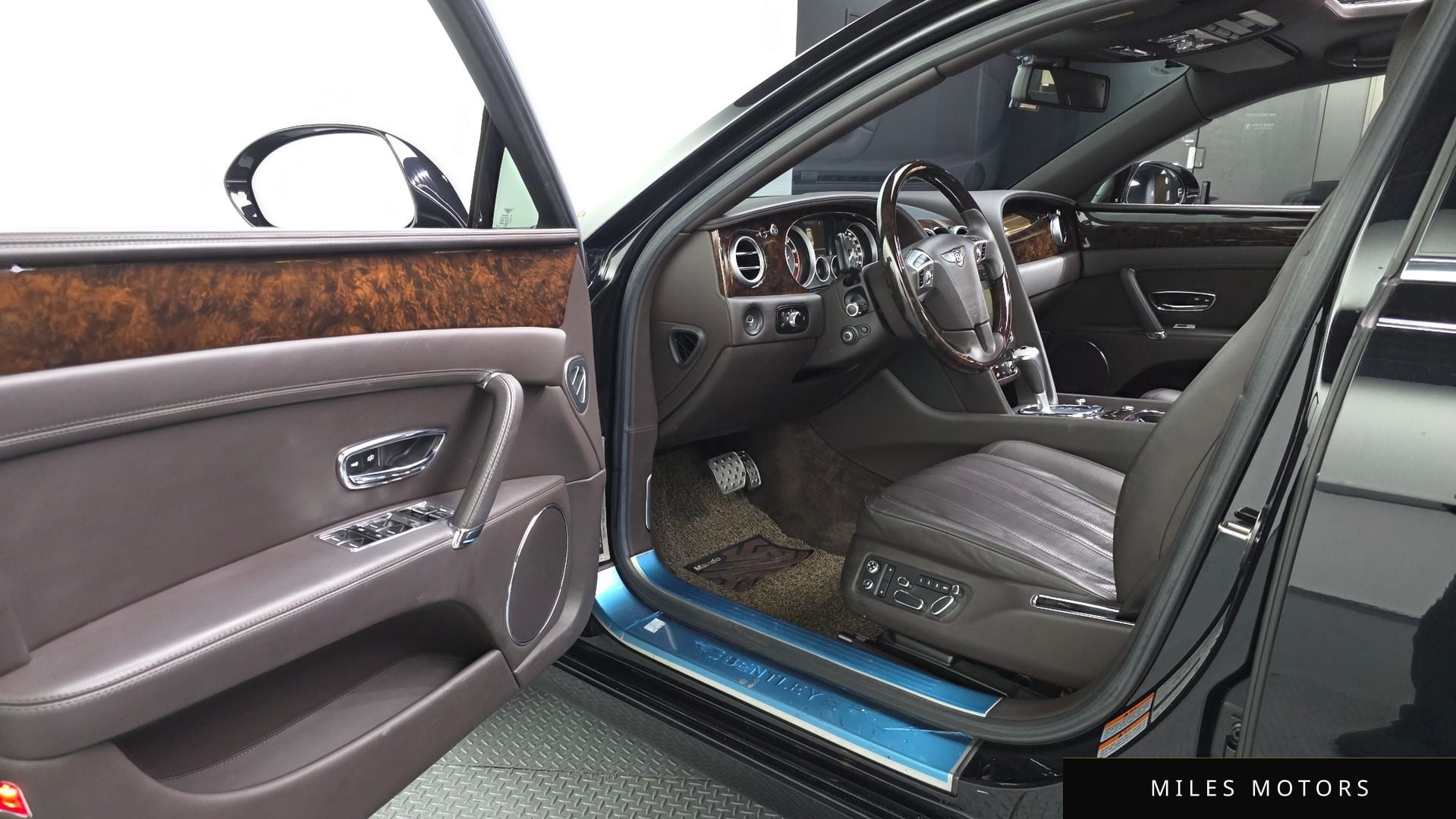 Bentley Flying Spur 2015 — миниатюра 10