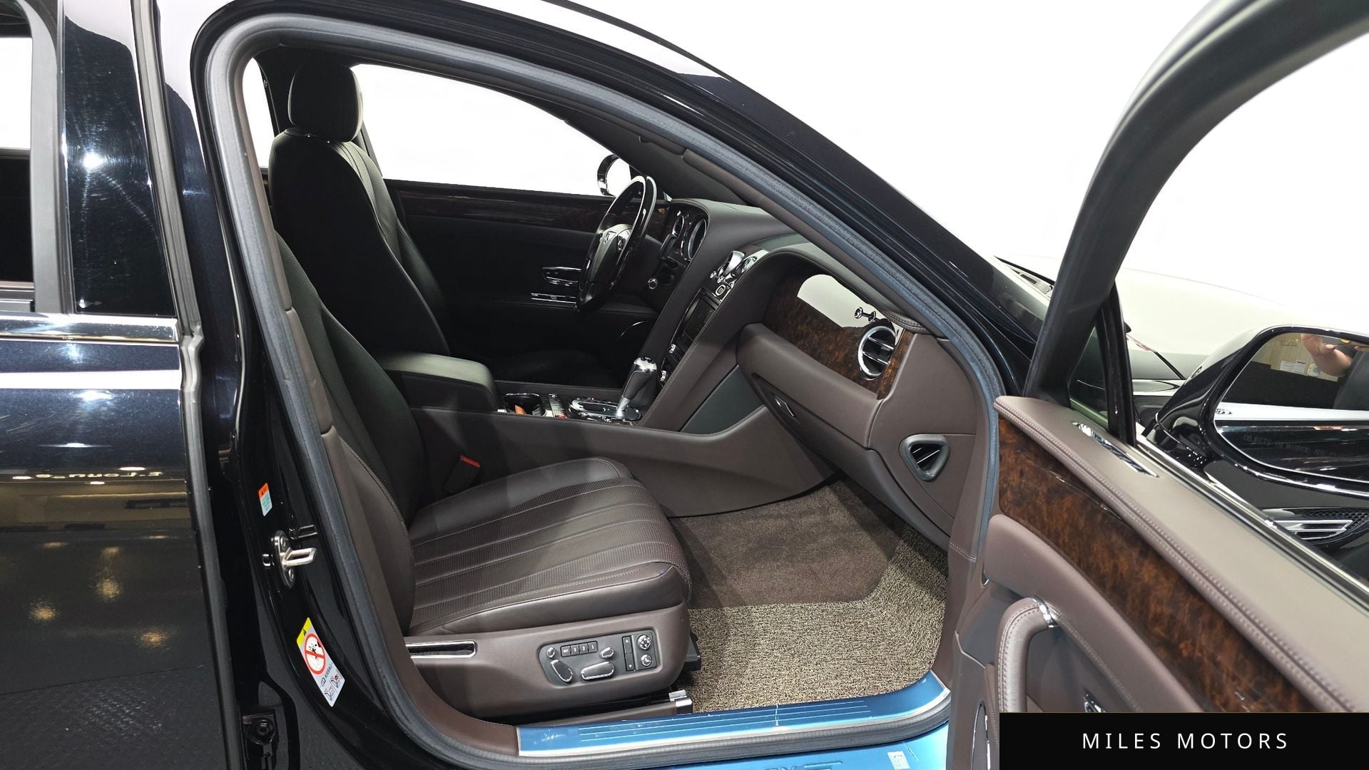 Bentley Flying Spur 2015 — миниатюра 11