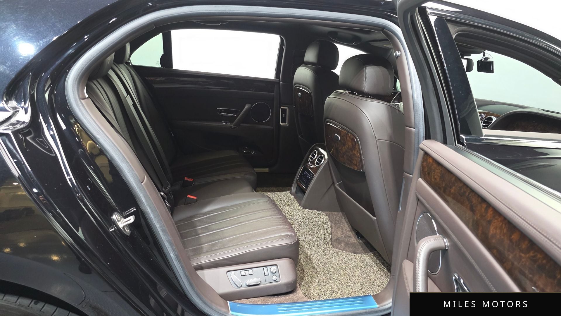 Bentley Flying Spur 2015 — миниатюра 12