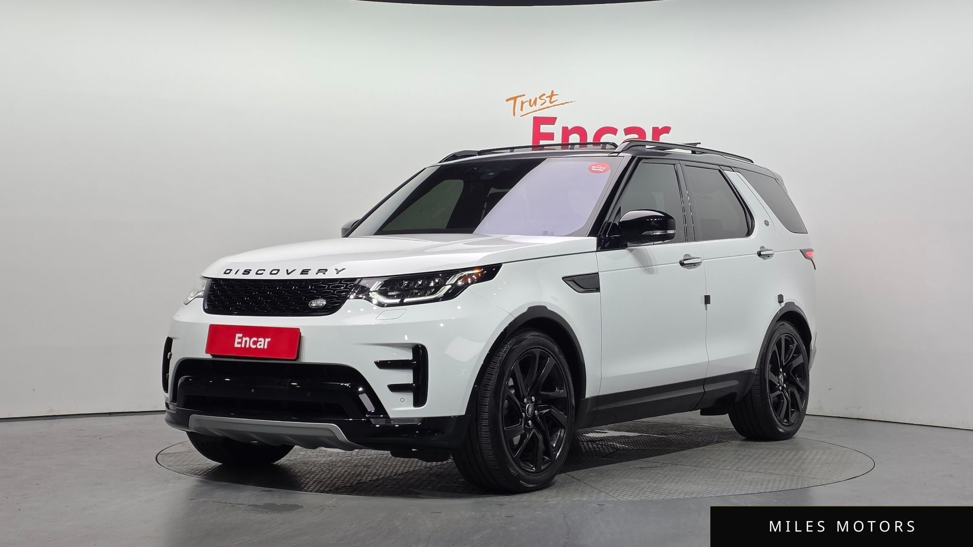 Land Rover Discovery 2017 — фото 1 из 12