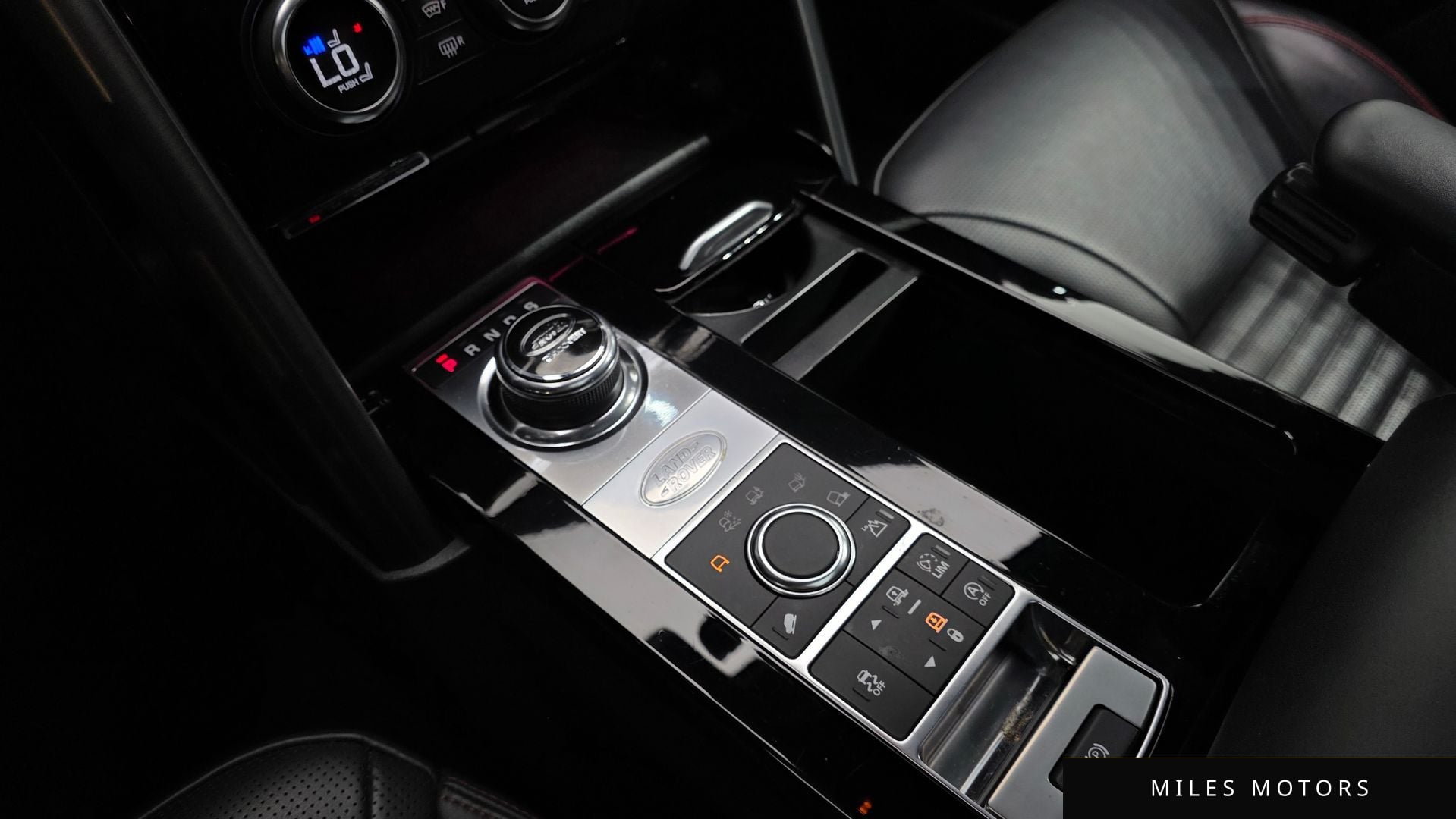 Land Rover Discovery 2017 — миниатюра 12
