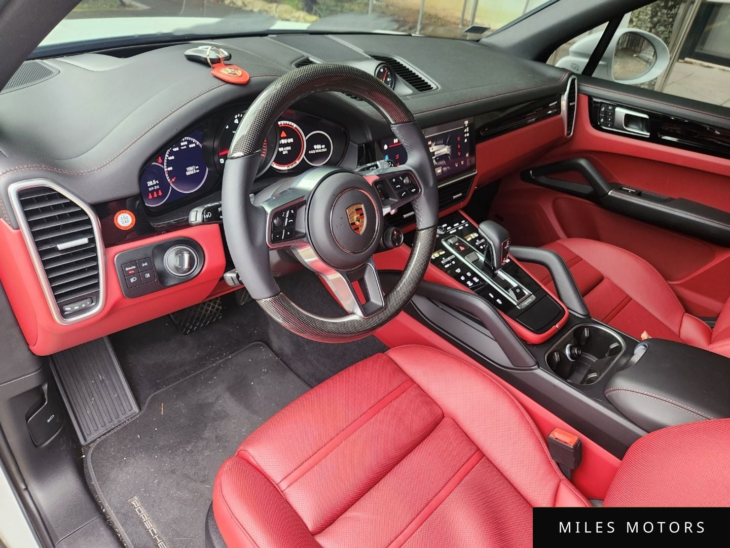 Porsche Cayenne 2023 — миниатюра 8