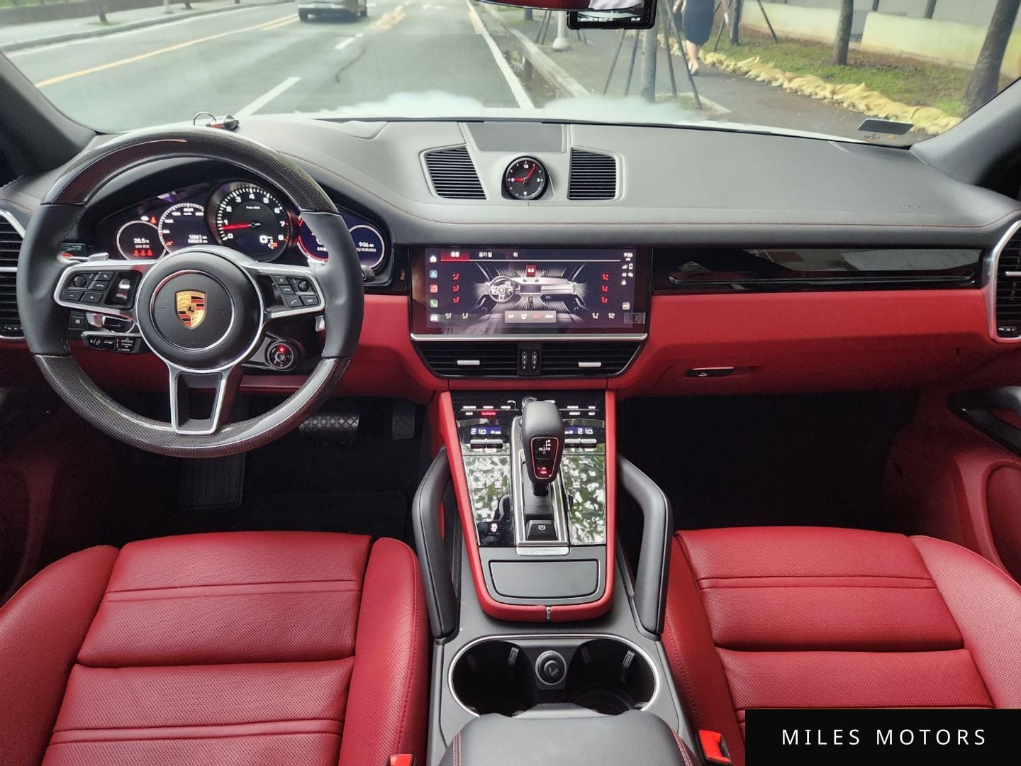 Porsche Cayenne 2023 — миниатюра 9