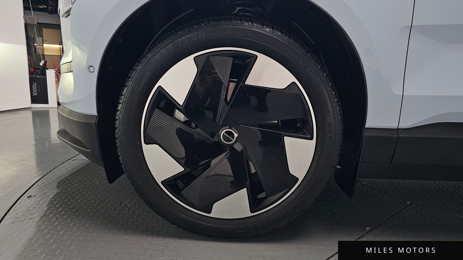 Volvo EX30 2025 — миниатюра 4