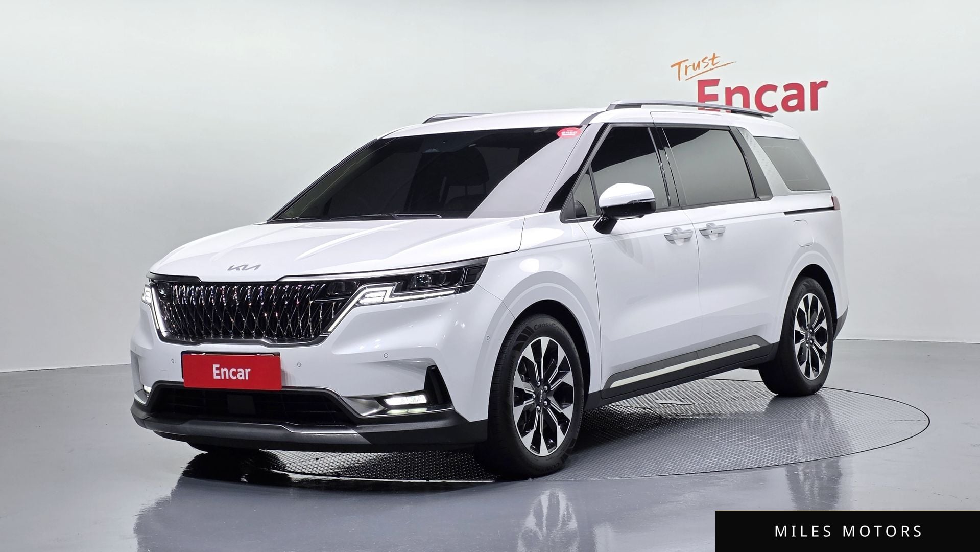 Kia Carnival 2023 — фото 1 из 12