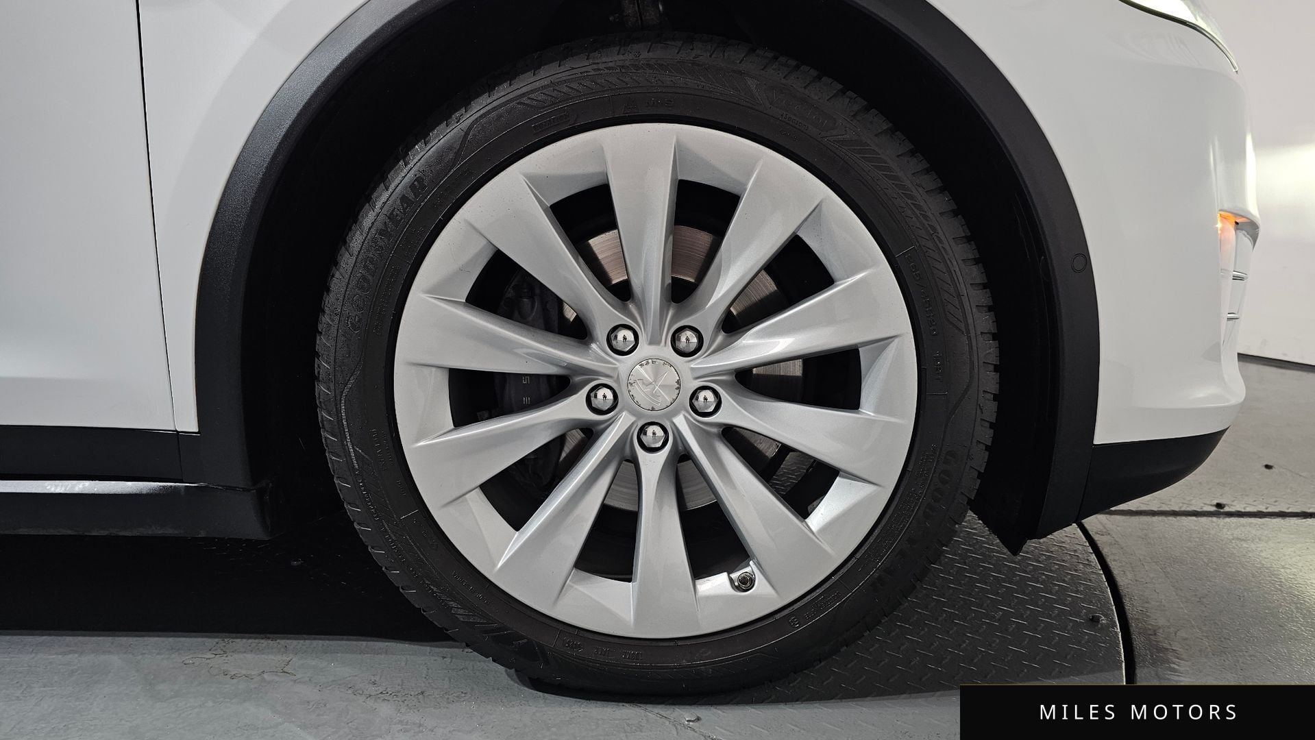 Tesla Model X 2018 — миниатюра 4